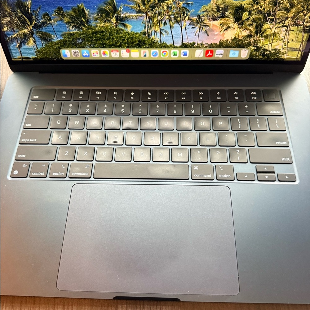 Apple MacBook Air M2 Processor 15 inch - Picture 2 of 6